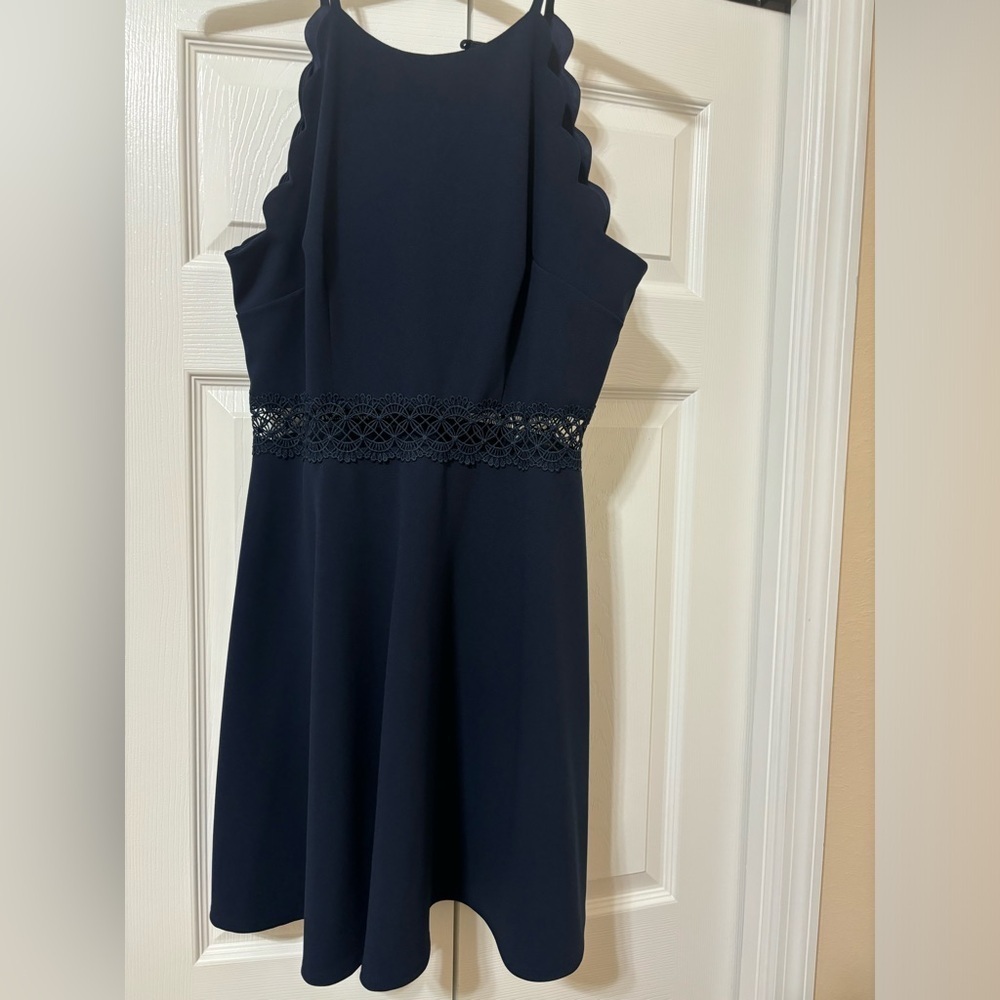 Juniors navy dress scalloped cut - Picture 2 of 3